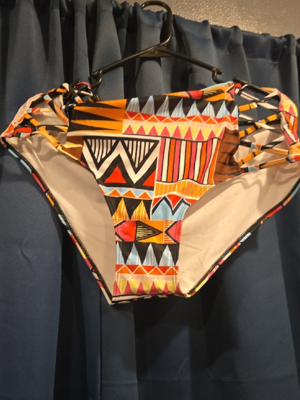 Colorful Geometric Ruffle Bikini Set - Picture 6 of 6
